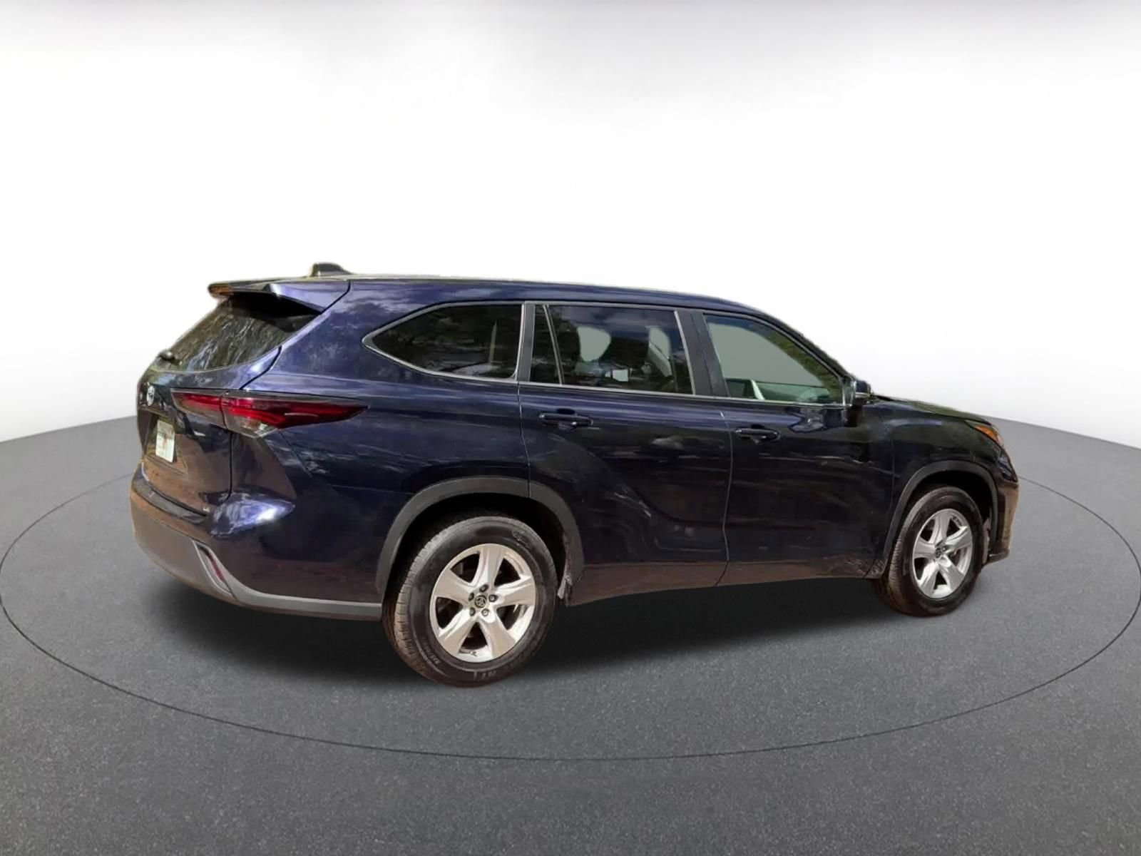 Used 2025 Toyota Highlander LE image 14