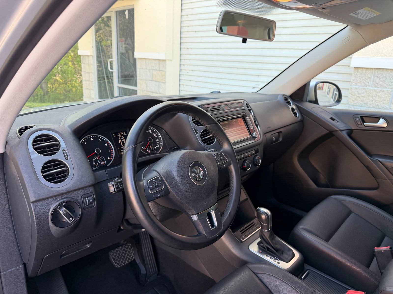 Used 2015 Volkswagen Tiguan SE FWD image 30