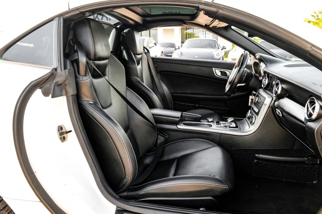 Used 2017 Mercedes-Benz SLC 300 image 32