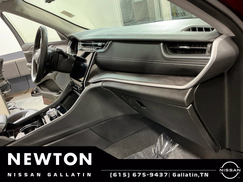 Used 2023 Jeep Grand Cherokee Limited w/ Luxury Tech Group II AWD/4WD image 23