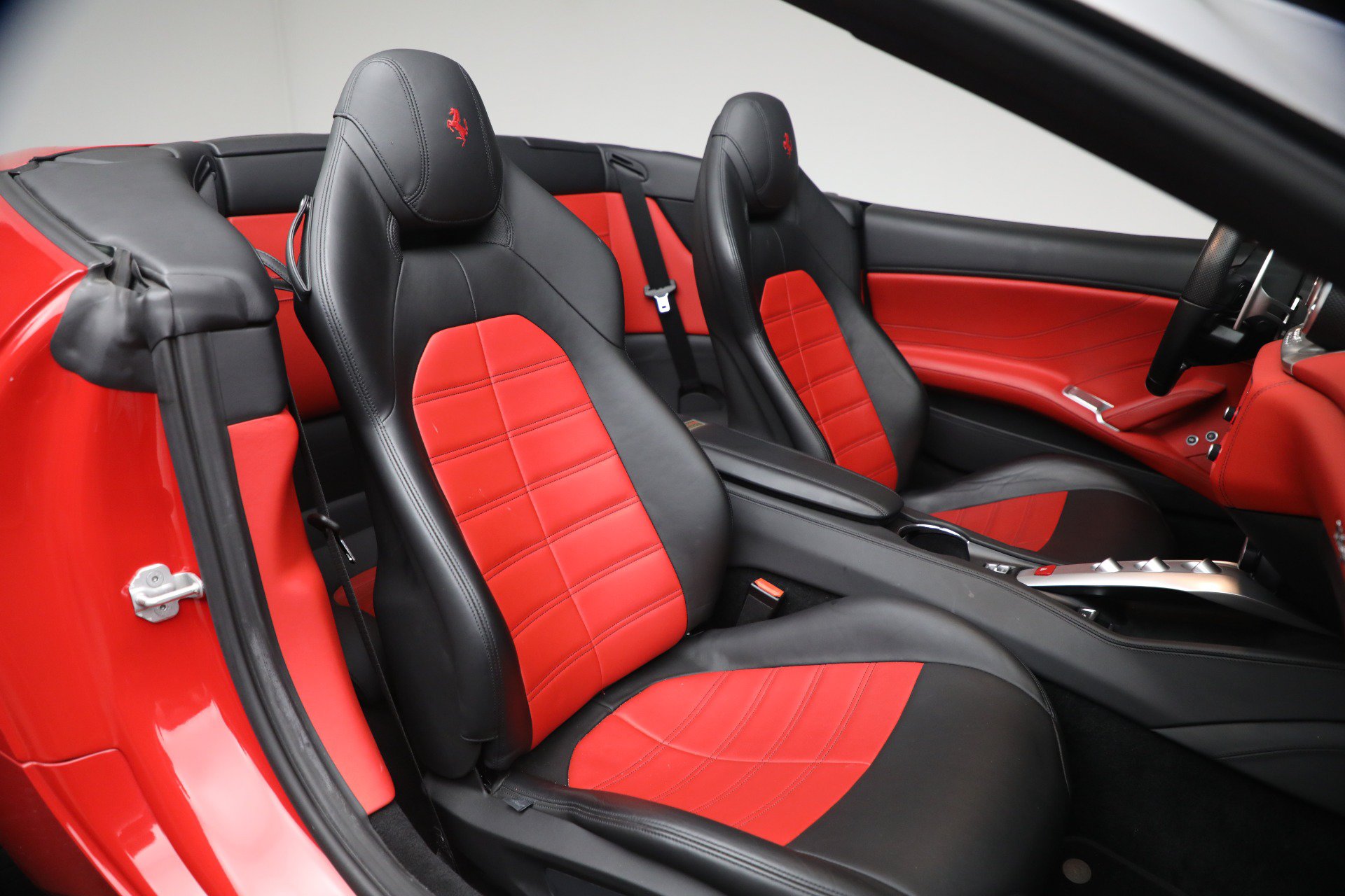 Certified 2017 Ferrari California T RWD image 19