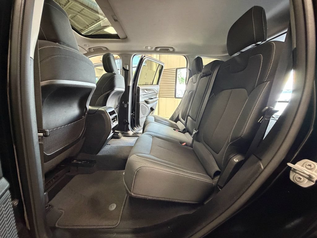 Used 2023 Jeep Grand Cherokee Laredo w/ Luxury Tech Group I AWD/4WD image 54