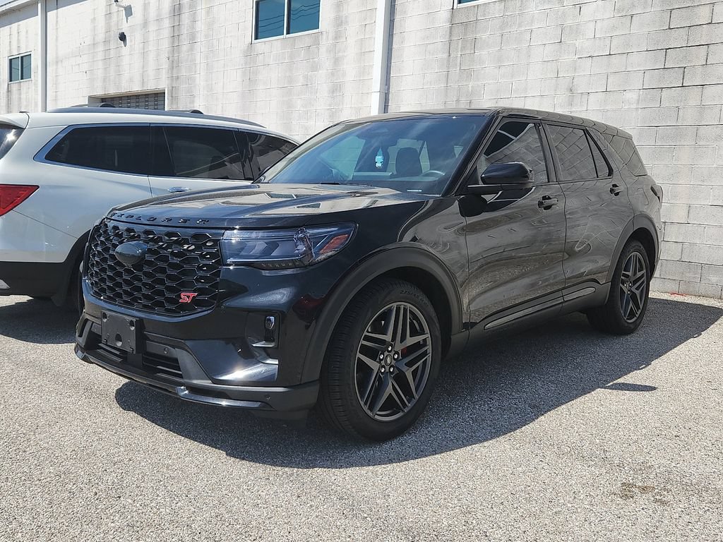 Used 2025 Ford Explorer ST AWD/4WD image 3