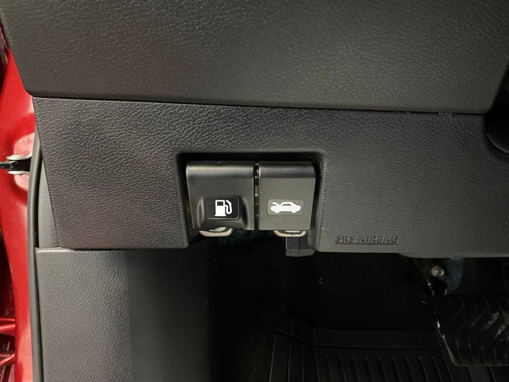 Used 2020 Nissan Versa SV w/ Trunk Package FWD image 27