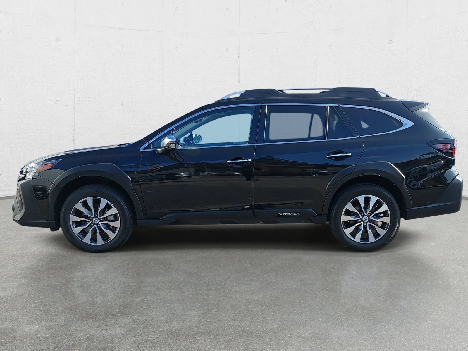 Used 2023 Subaru Outback Touring XT w/ Tech Package 2 AWD/4WD image 8