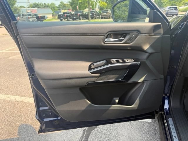 New 2026 Nissan Pathfinder Platinum AWD/4WD image 16