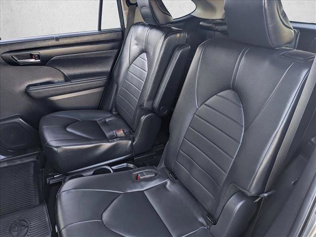 Used 2024 Toyota Highlander XLE image 21