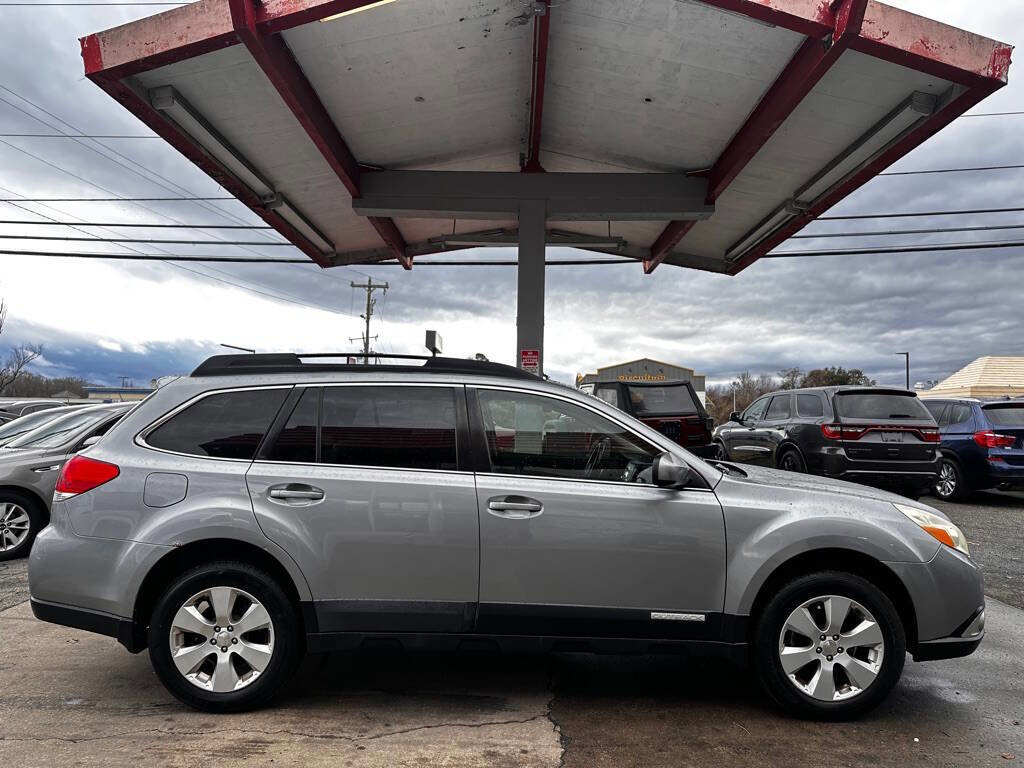 Used 2011 Subaru Outback 2.5i Limited w/ PWR Moonroof Pkg image 9