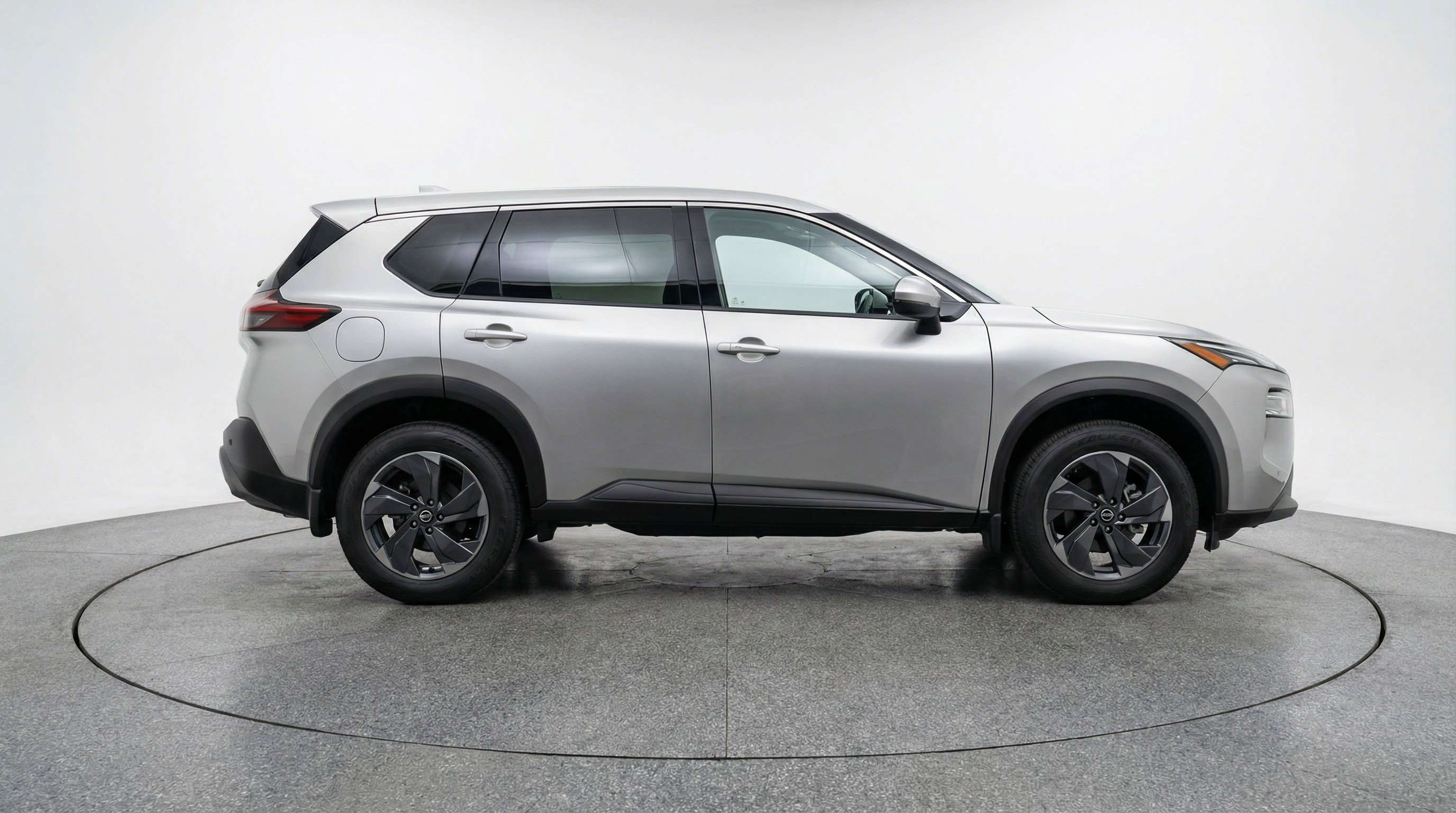 Used 2025 Nissan Rogue SV image 11