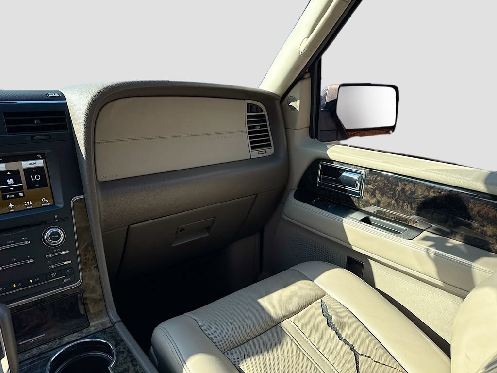 Used 2017 Lincoln Navigator Select RWD image 27