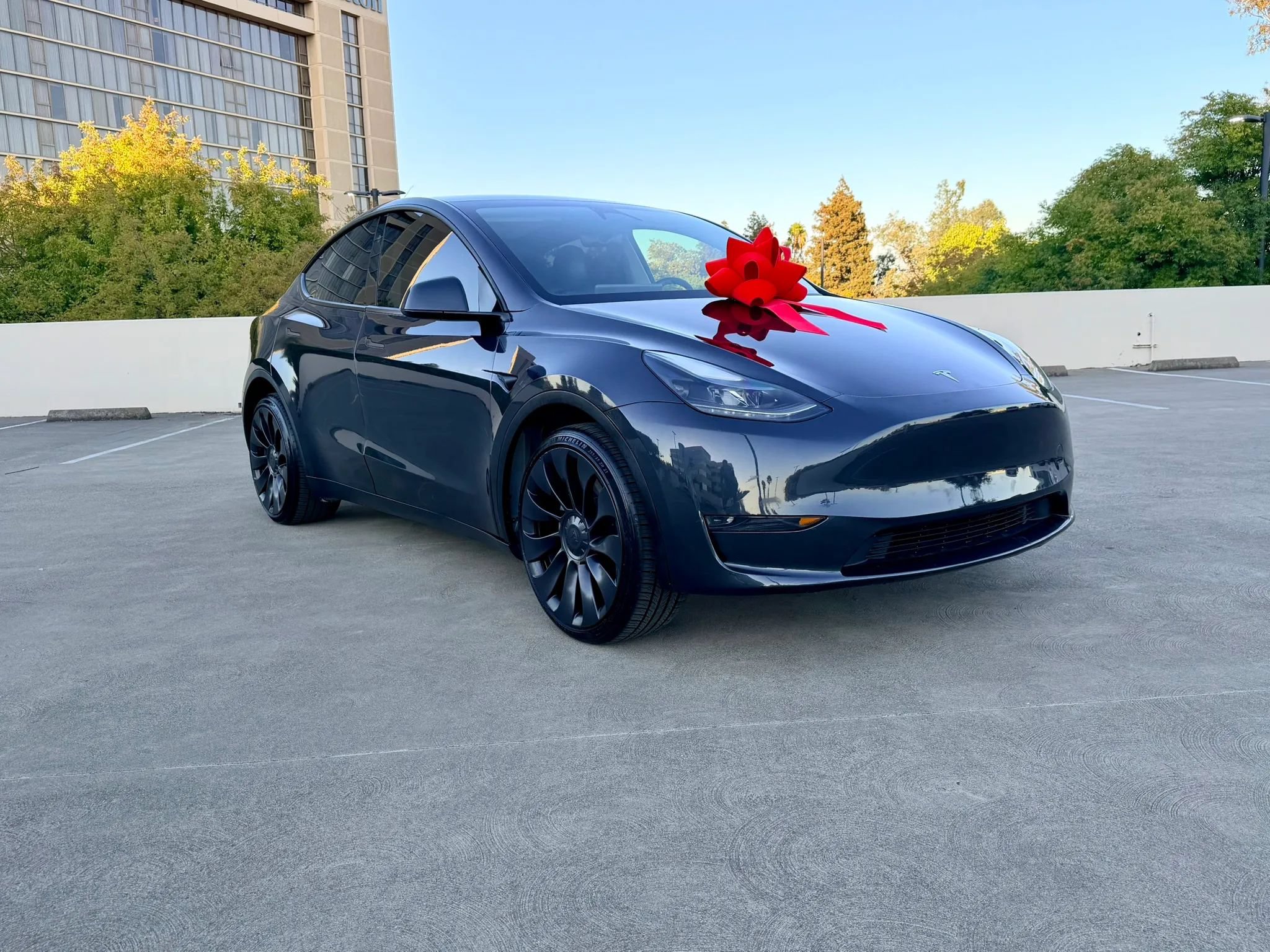 Used 2025 Tesla Model Y Long Range AWD/4WD image 53