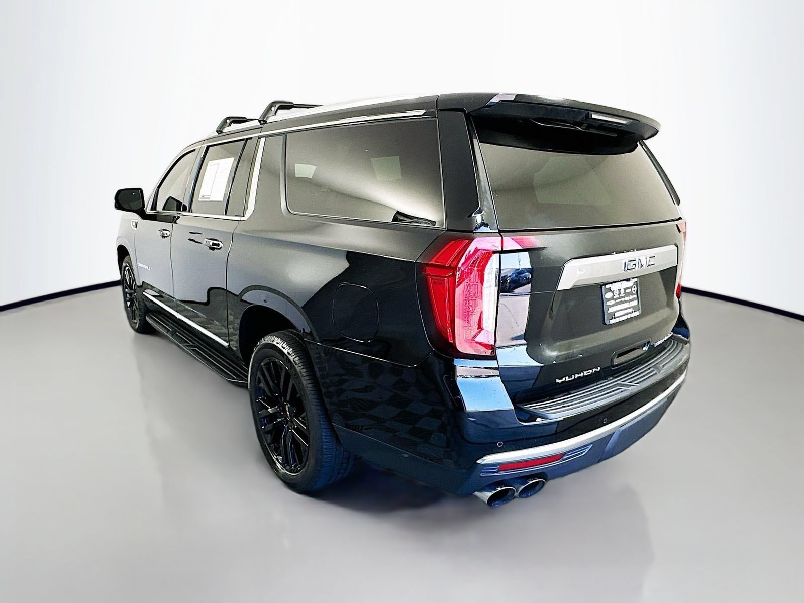 Used 2021 GMC Yukon XL Denali AWD/4WD image 5