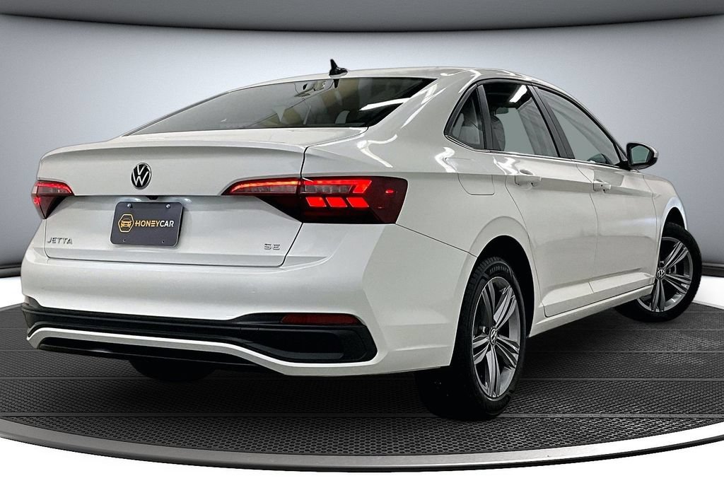 Used 2023 Volkswagen Jetta SE FWD image 6