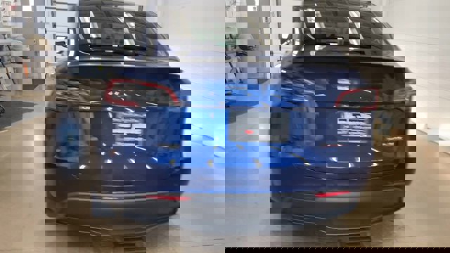 Used 2023 Tesla Model Y Performance image 7