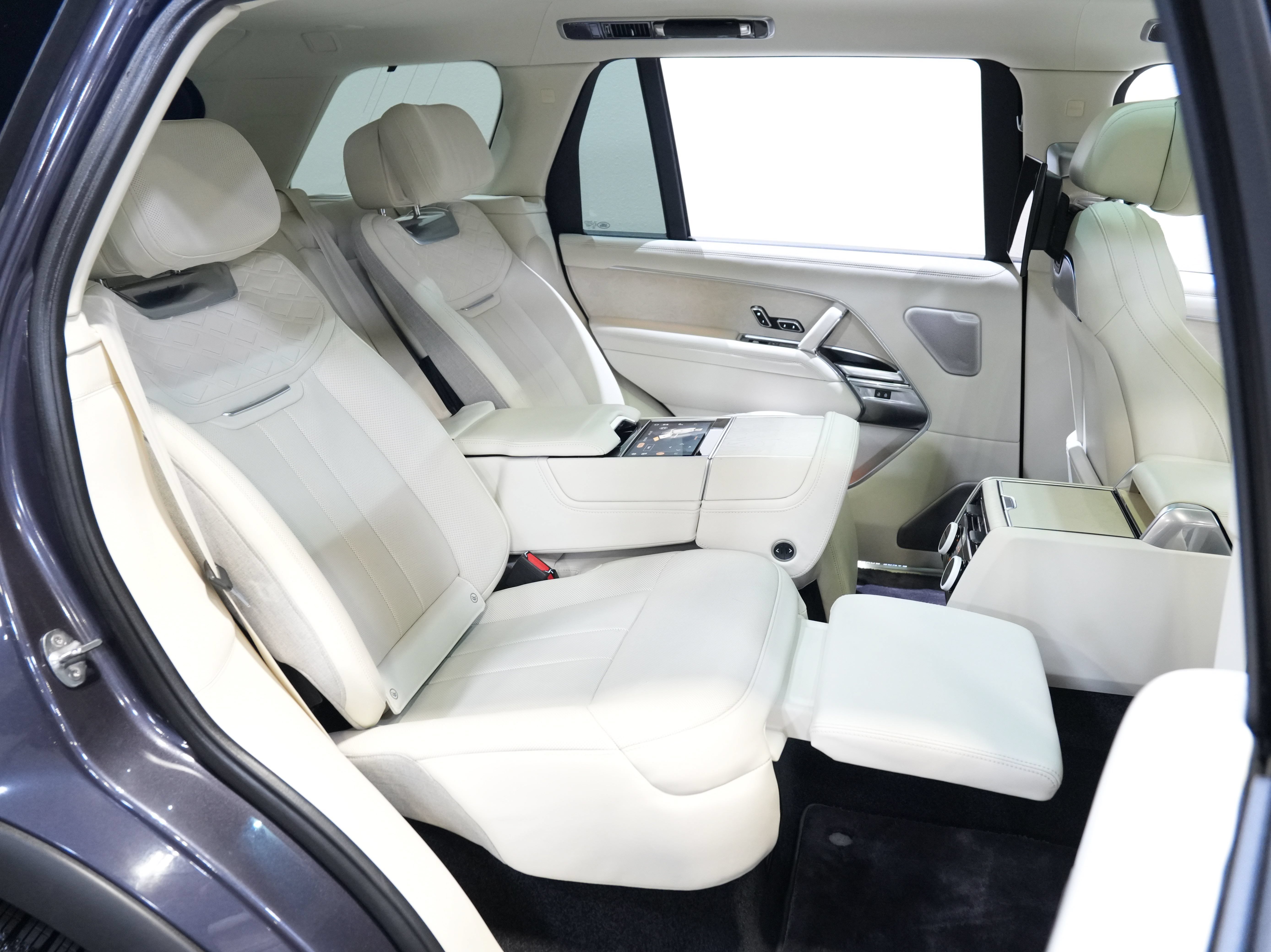 Used 2023 Land Rover Range Rover SV AWD/4WD image 52