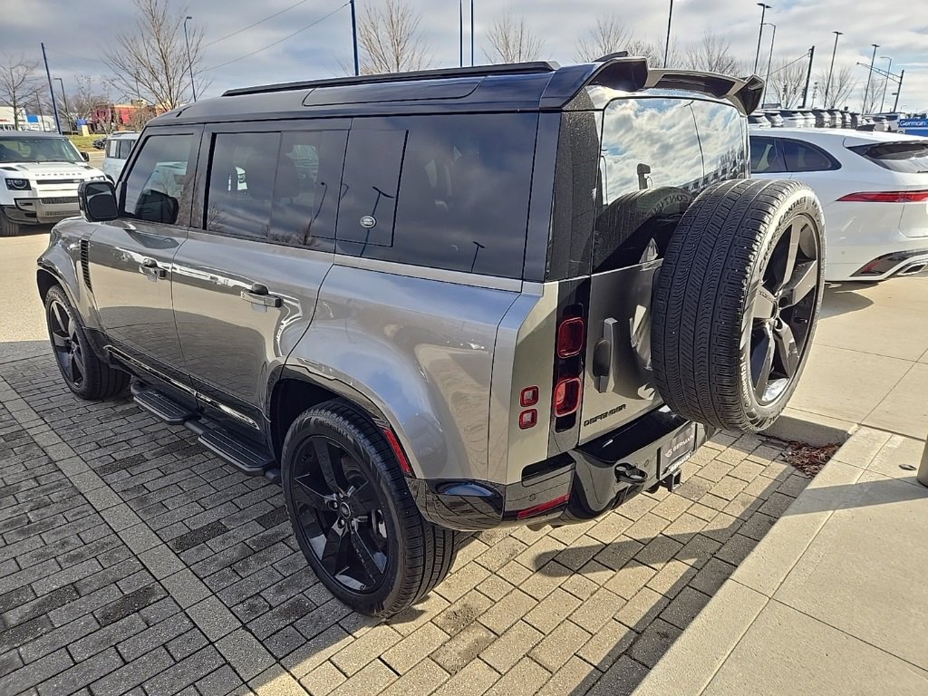 Used 2024 Land Rover Defender 110 X-Dynamic SE image 7