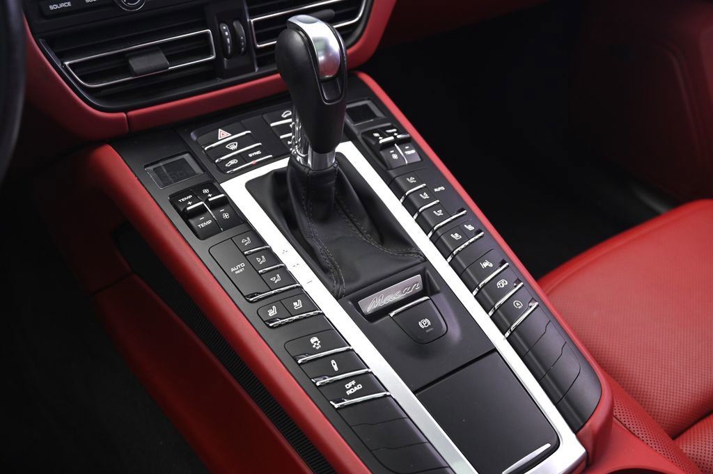Certified 2021 Porsche Macan Turbo image 35