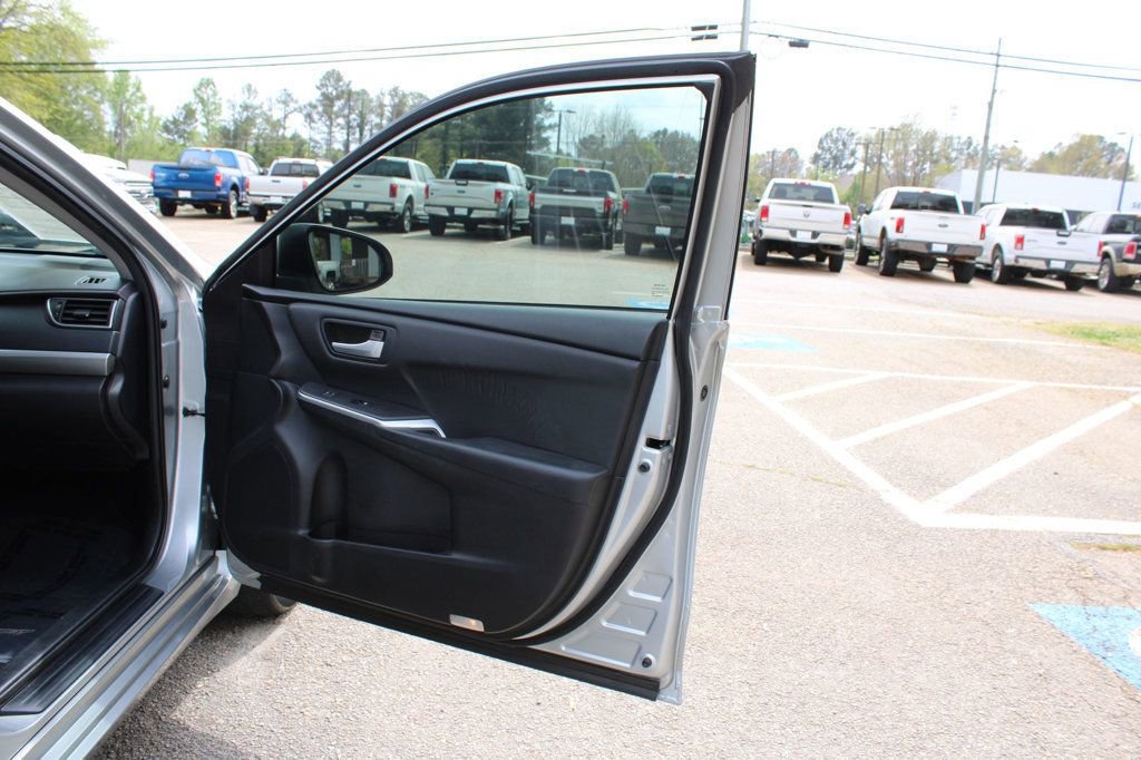 Used 2015 Toyota Camry SE image 27