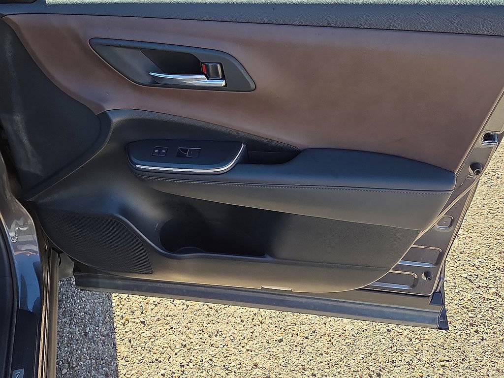 Used 2023 Toyota Crown Limited image 15