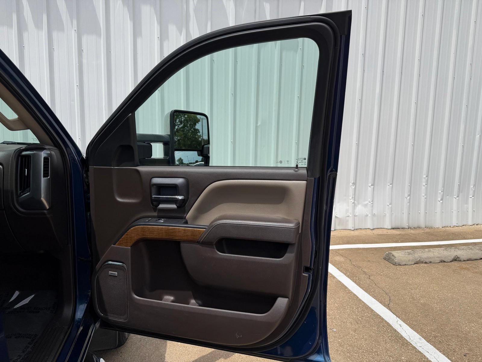 Used 2017 Chevrolet Silverado 1500 LTZ w/ Sport Package AWD/4WD image 23