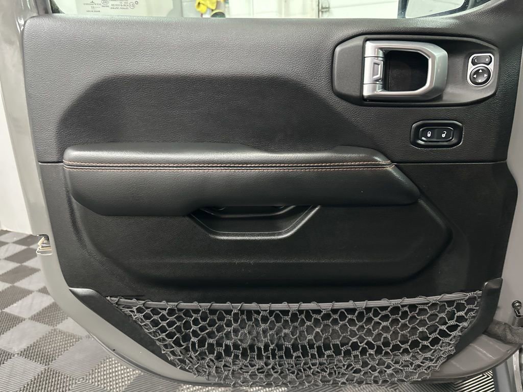 Used 2022 Jeep Gladiator Mojave w/ Cold Weather Group image 18