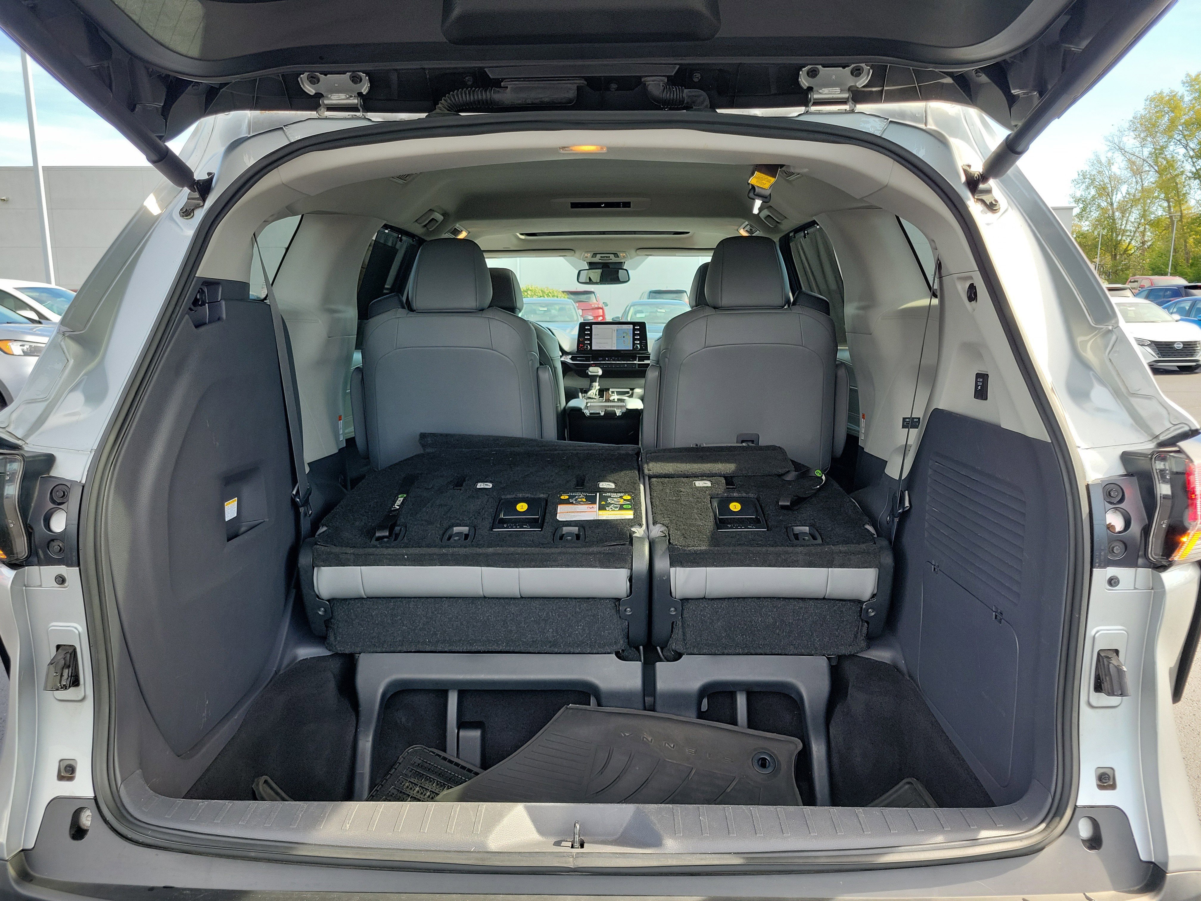 Used 2022 Toyota Sienna XLE w/ XLE Plus Package FWD image 8