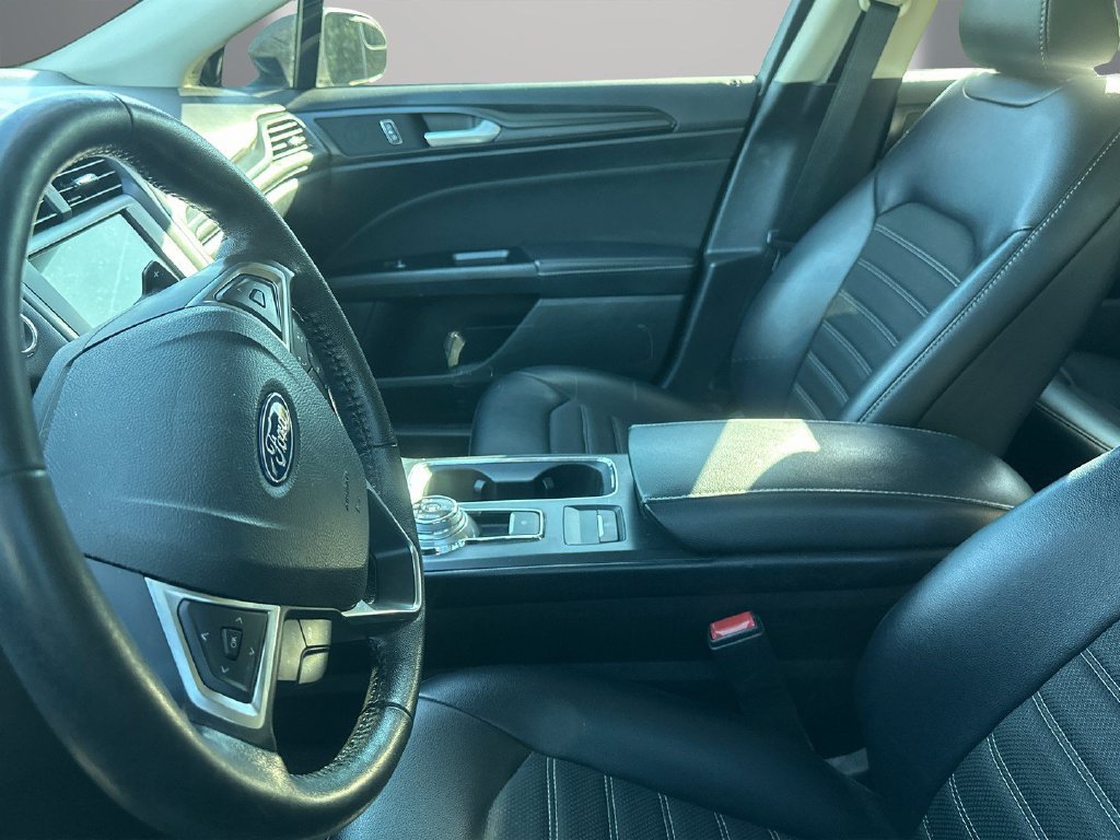 Used 2018 Ford Fusion SE w/ Equipment Group 201A FWD image 11