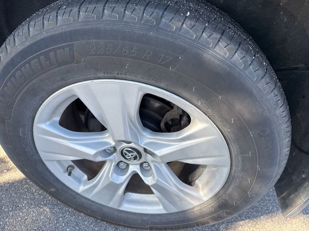 Used 2019 Toyota RAV4 XLE w/ Convenience Package image 16