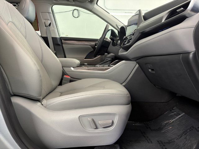 Used 2021 Toyota Highlander Platinum AWD/4WD image 19