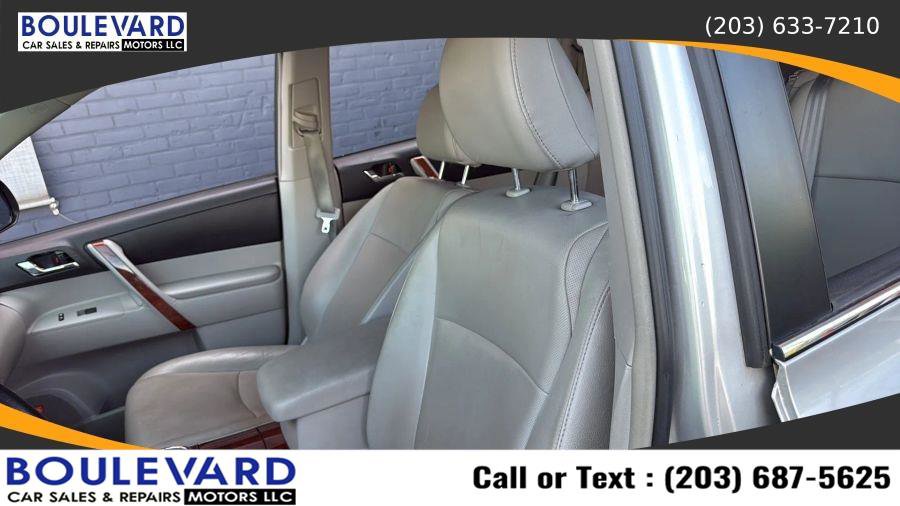 Used 2011 Toyota Highlander Limited w/ Tow Pkg AWD/4WD image 29