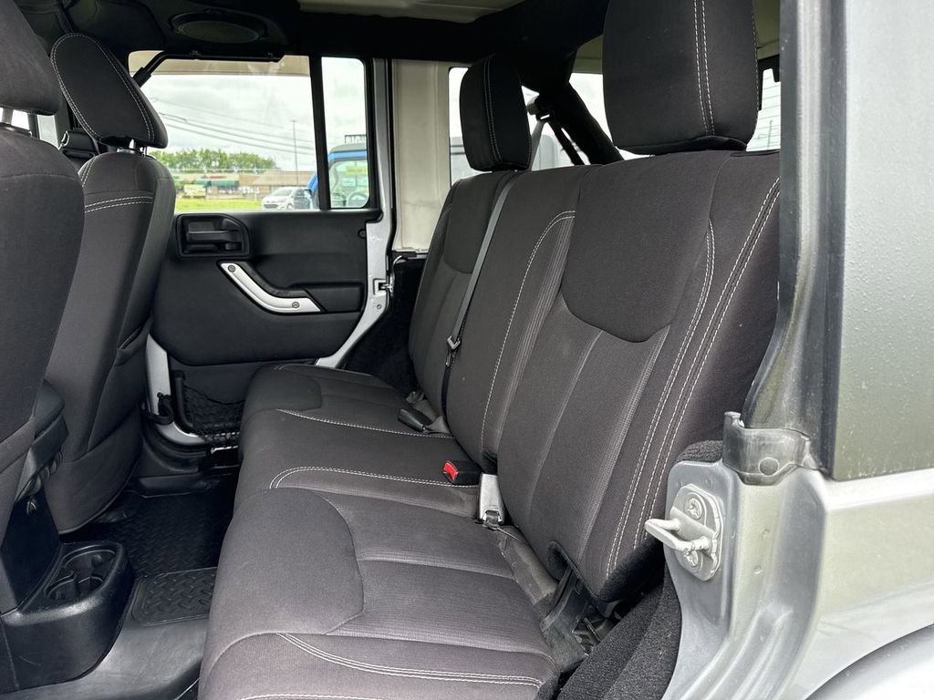 Used 2014 Jeep Wrangler Unlimited Sahara w/ Connectivity Group AWD/4WD image 19