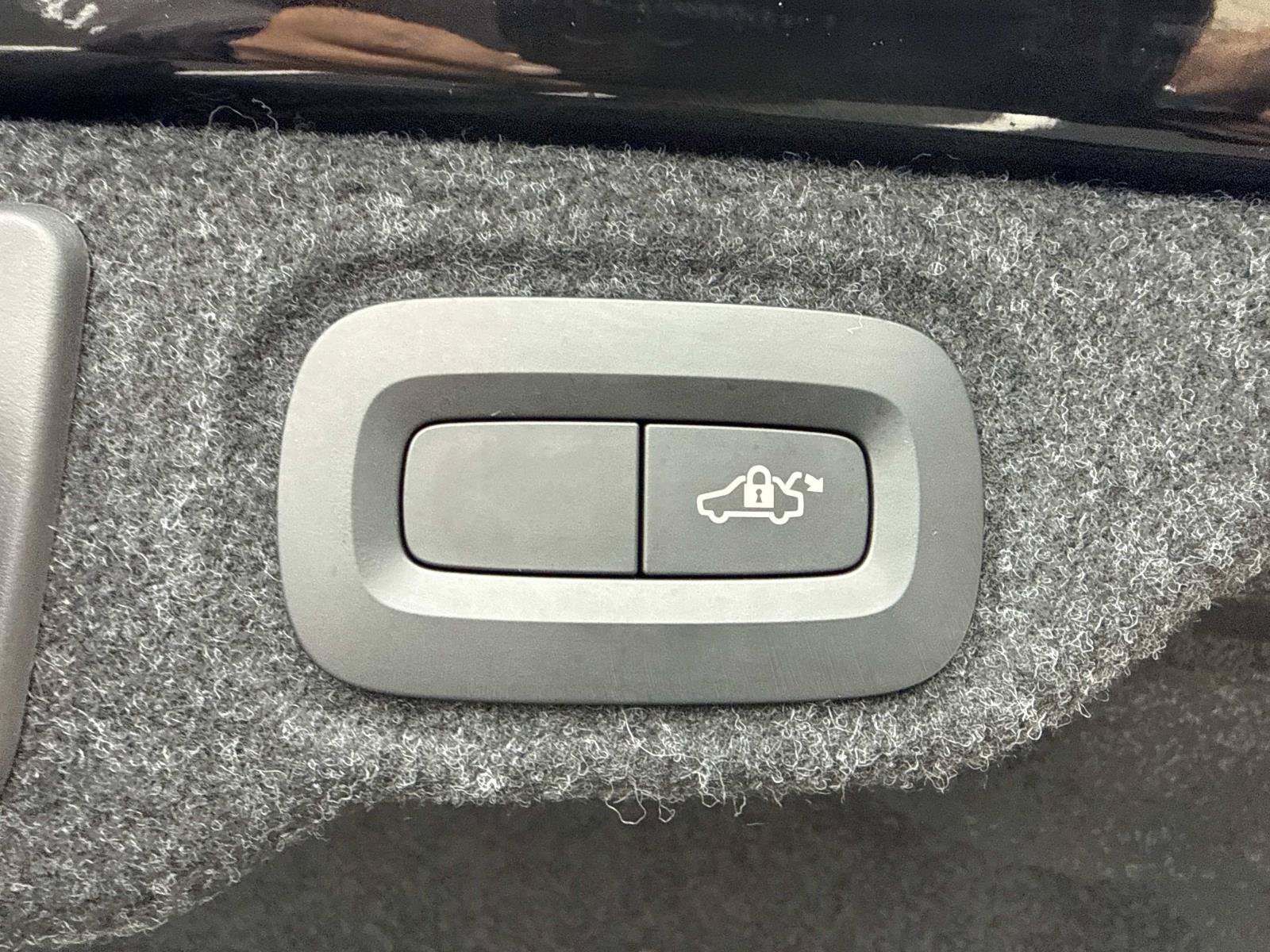 Used 2019 Volvo S60 T5 Momentum w/ Premium Package FWD image 11