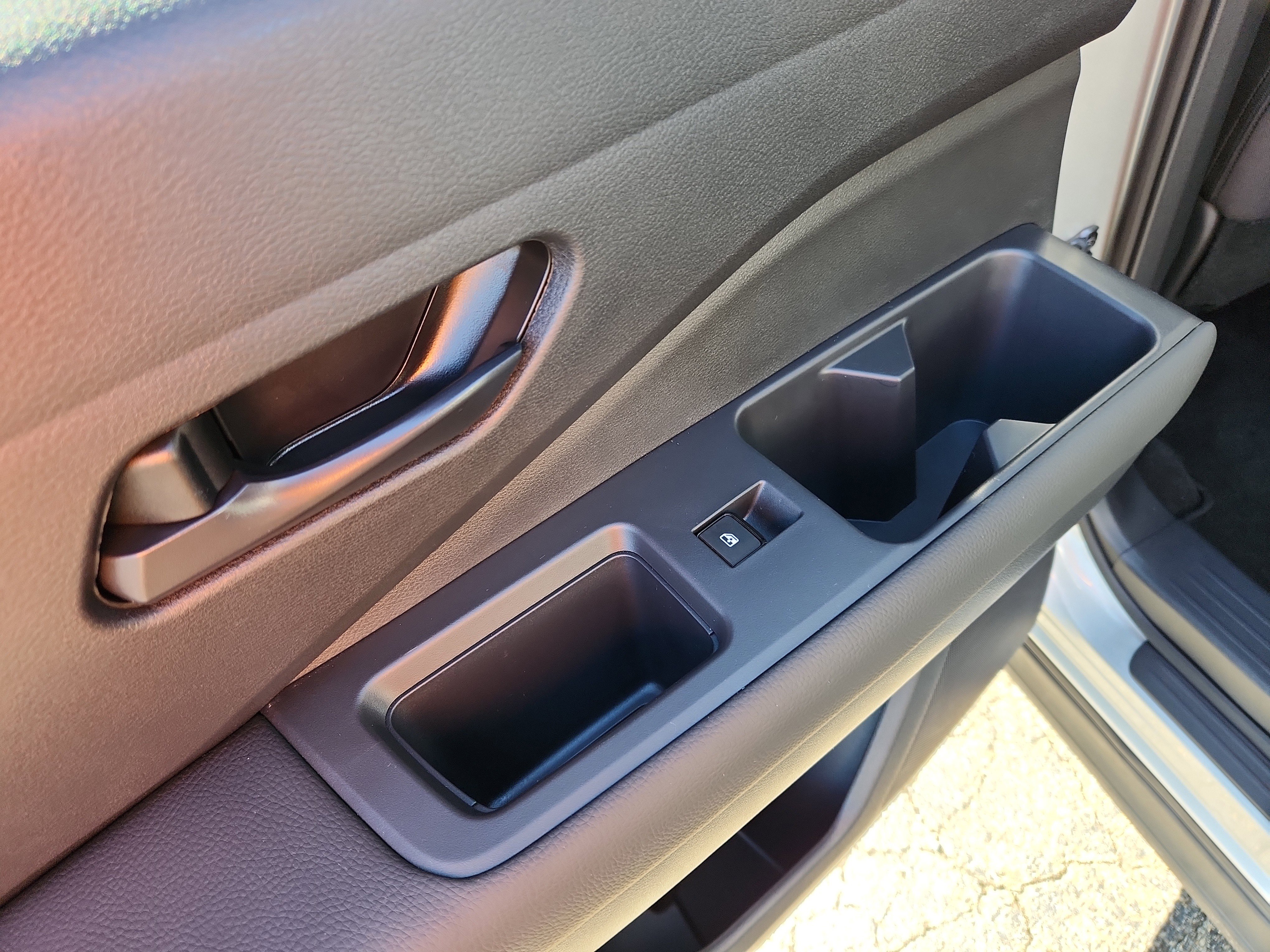 Used 2025 Nissan Pathfinder SV image 41