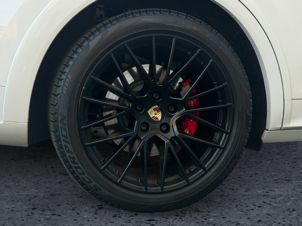 Used 2021 Porsche Cayenne GTS image 16