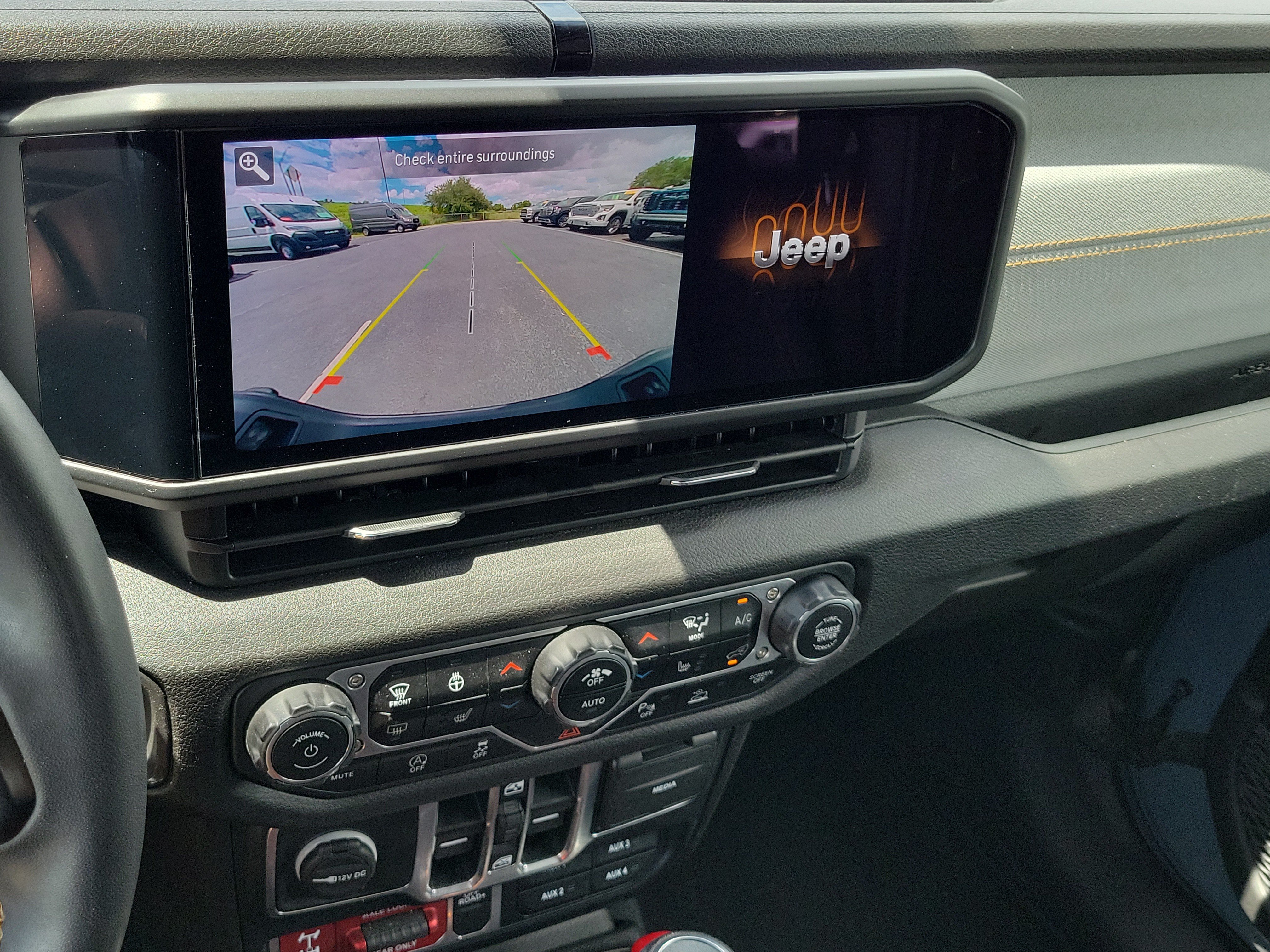 Used 2024 Jeep Gladiator Sport AWD/4WD image 26