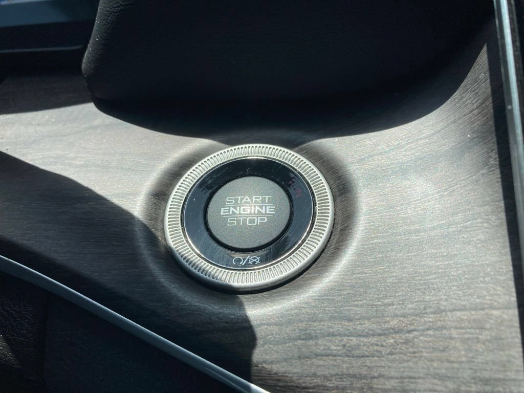 Used 2024 Jeep Grand Cherokee L Limited RWD image 19