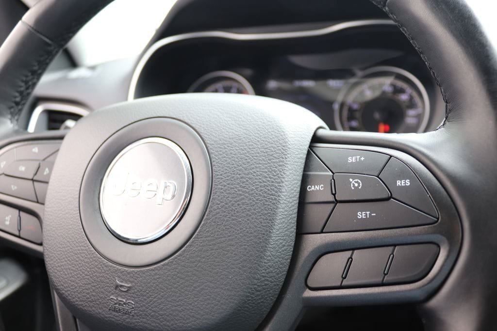 Used 2021 Jeep Cherokee Trailhawk AWD/4WD image 29