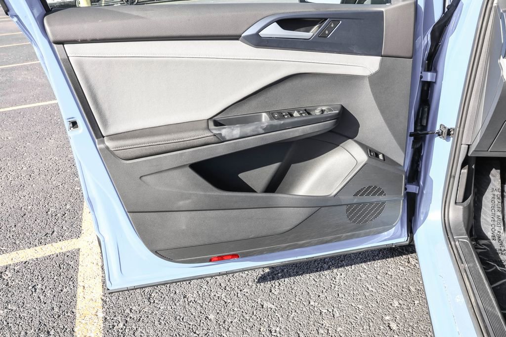 Used 2024 Volkswagen Taos SE image 26