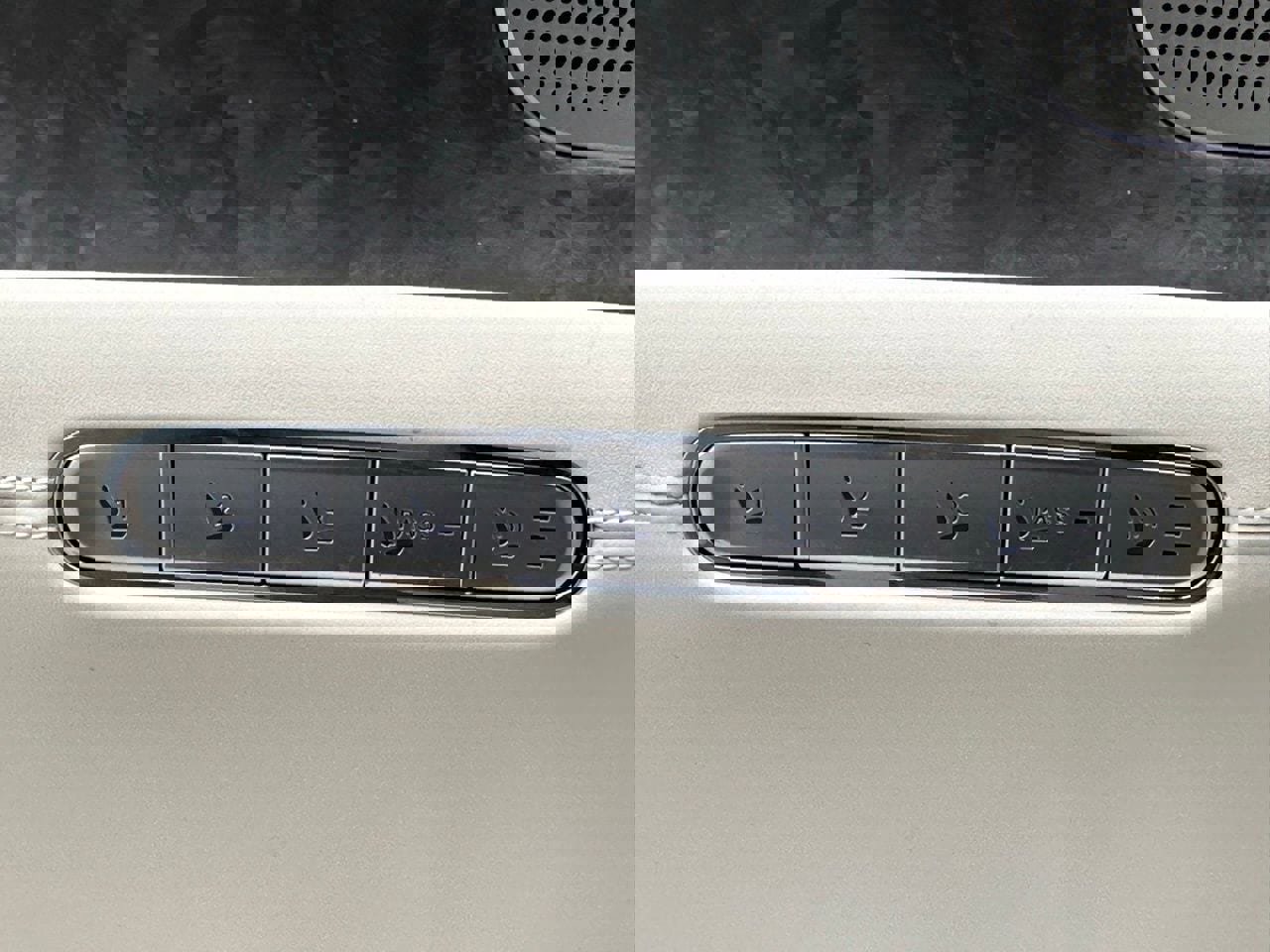 Used 2025 Genesis G90 3.5T image 27