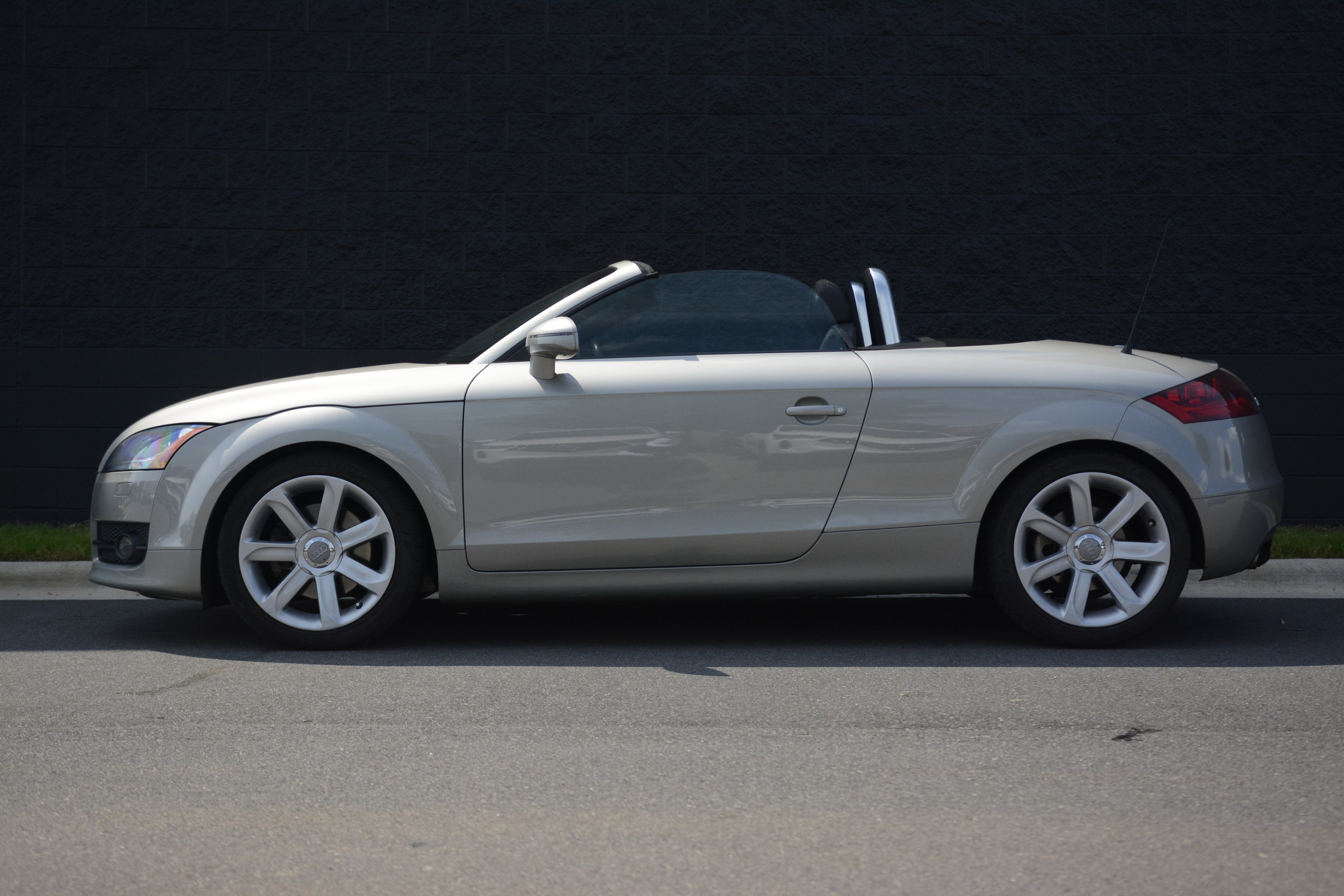 Used 2008 Audi TT 2.0T FWD image 2