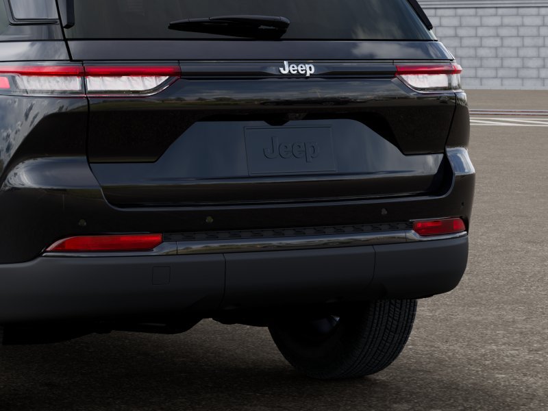 New 2027 Jeep Grand Cherokee Laredo X RWD image 13