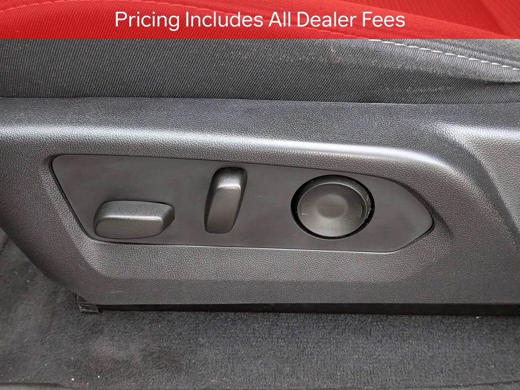 Used 2024 Chevrolet Colorado LT w/ LT Convenience Package II RWD image 20