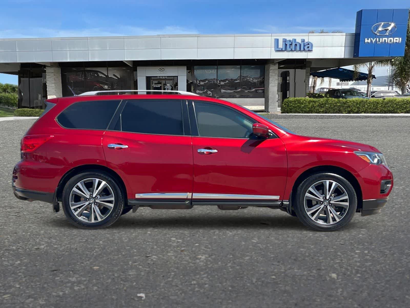 Used 2018 Nissan Pathfinder Platinum FWD image 9