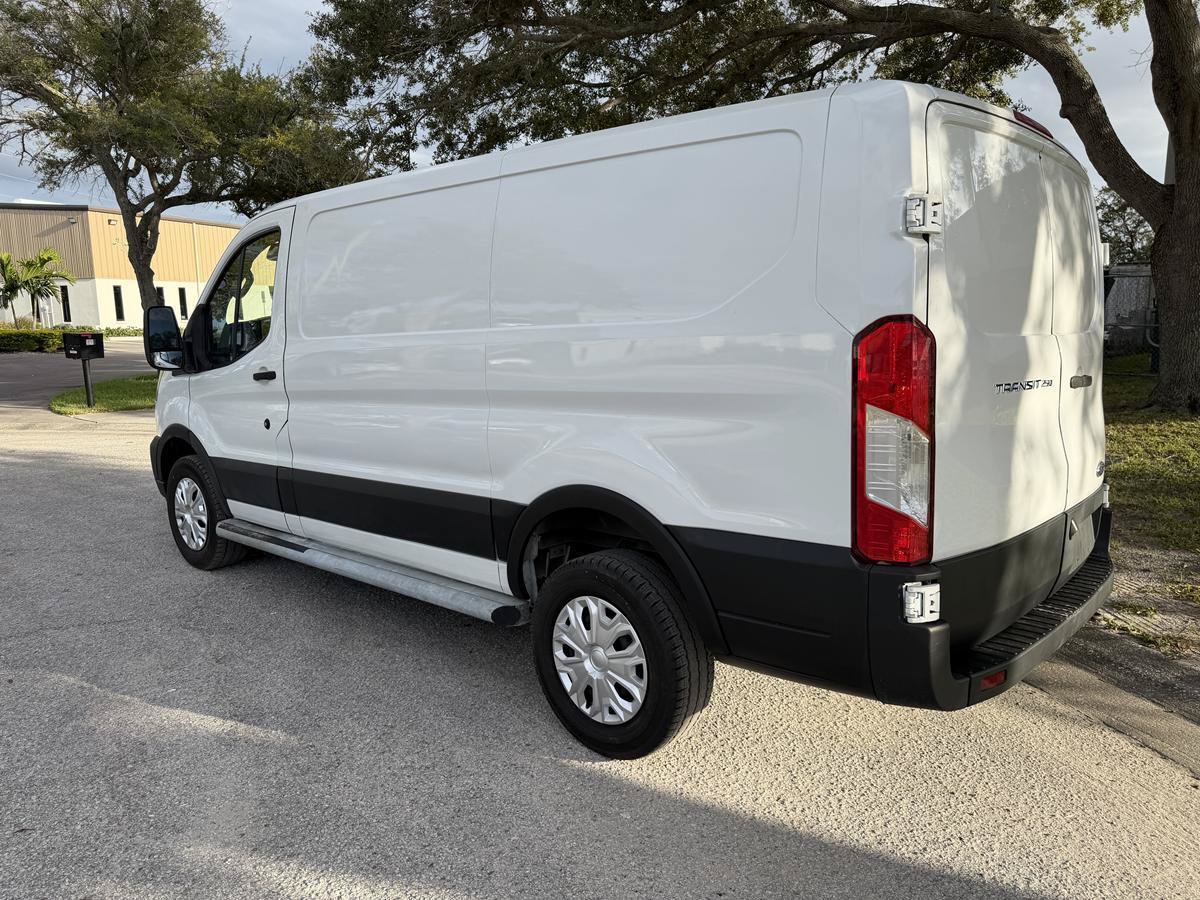 Used 2024 Ford Transit 250 Low Roof w/ Exterior Upgrade Package RWD image 3