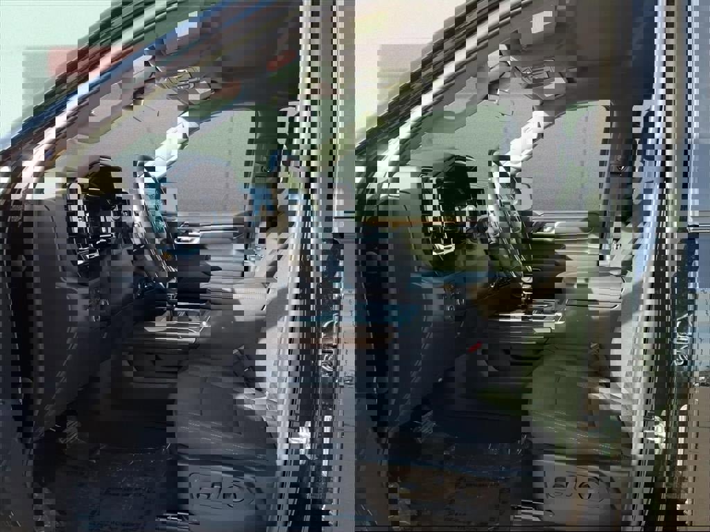 Used 2023 Chevrolet Silverado 1500 LT image 16