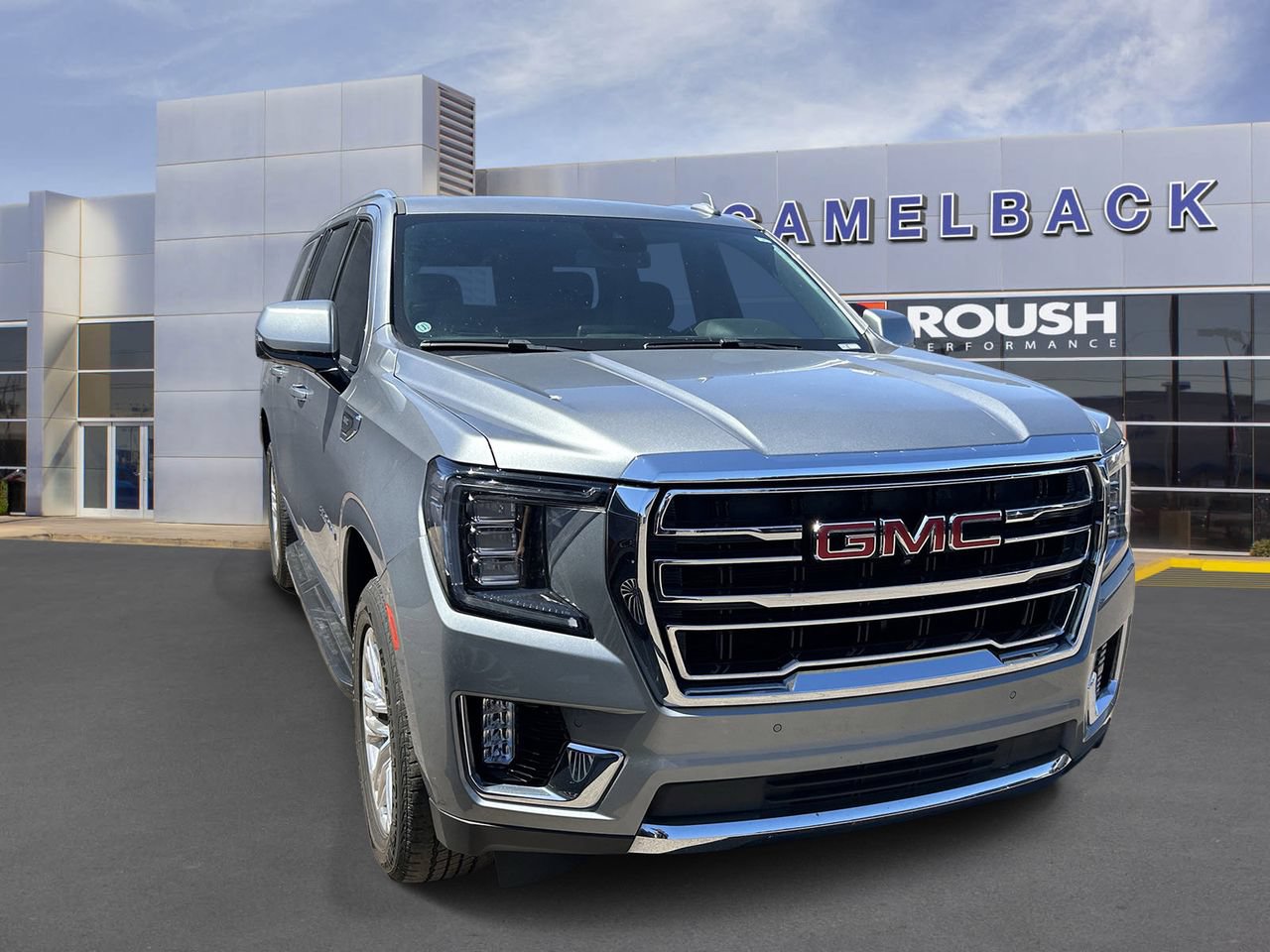 Used 2023 GMC Yukon XL SLT w/ SLT Premium Package AWD/4WD image 4