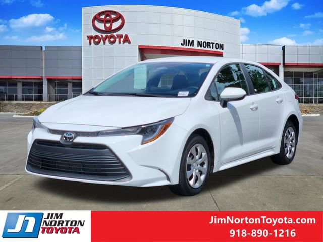 Used 2026 Toyota Corolla LE FWD image 3