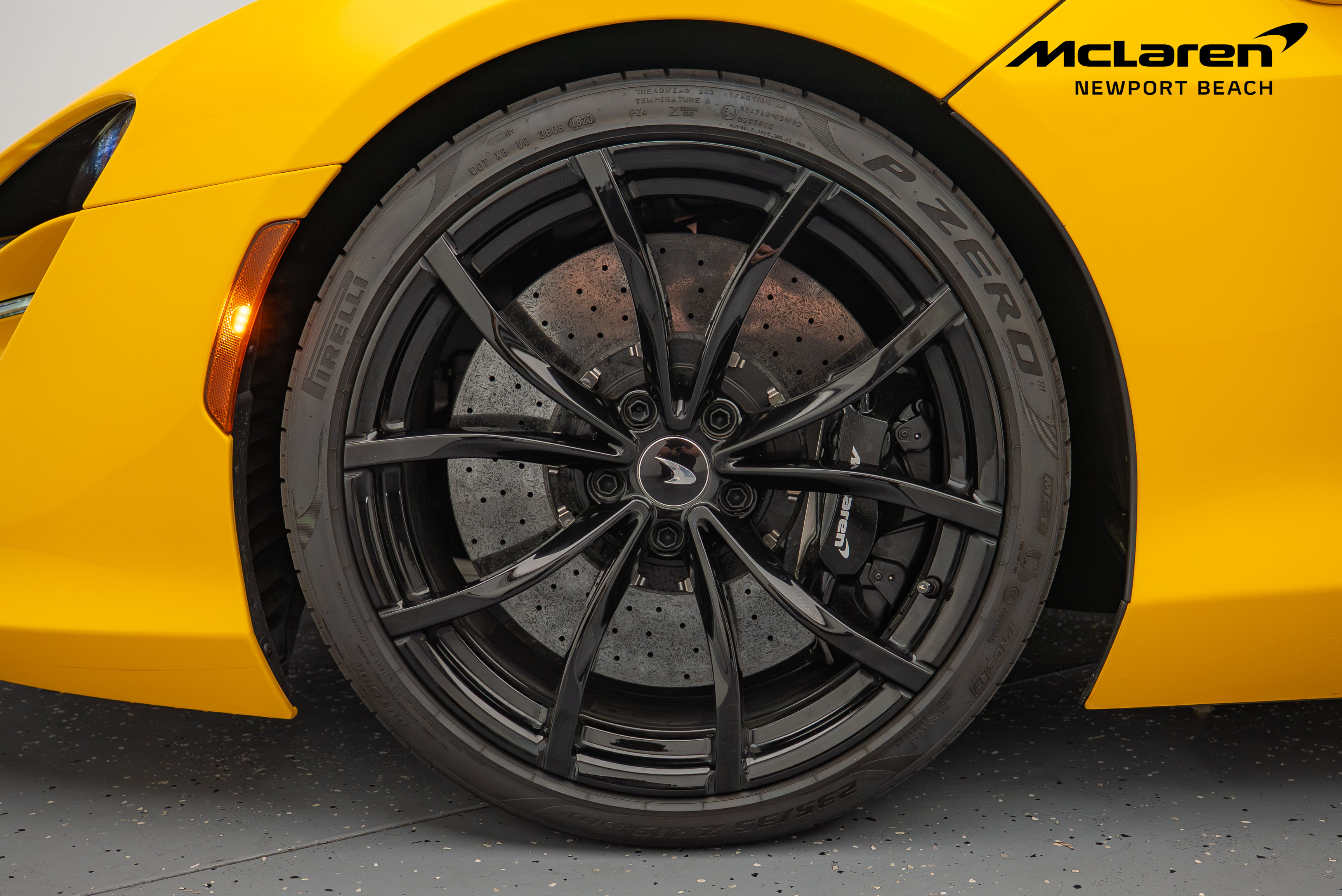 Used 2024 McLaren Artura RWD image 22