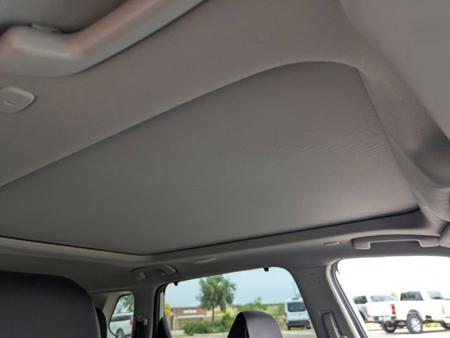 Used 2023 Nissan Rogue SV w/ SV Premium B Package image 11
