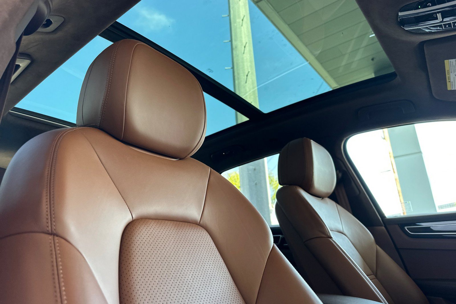 Certified 2023 Porsche Cayenne AWD/4WD image 17